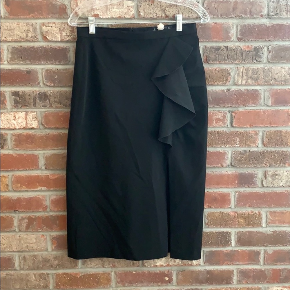 Pencil skirt with ruffle and a slit